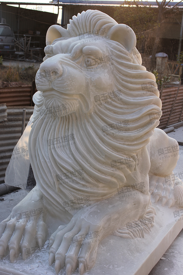狮面雕塑